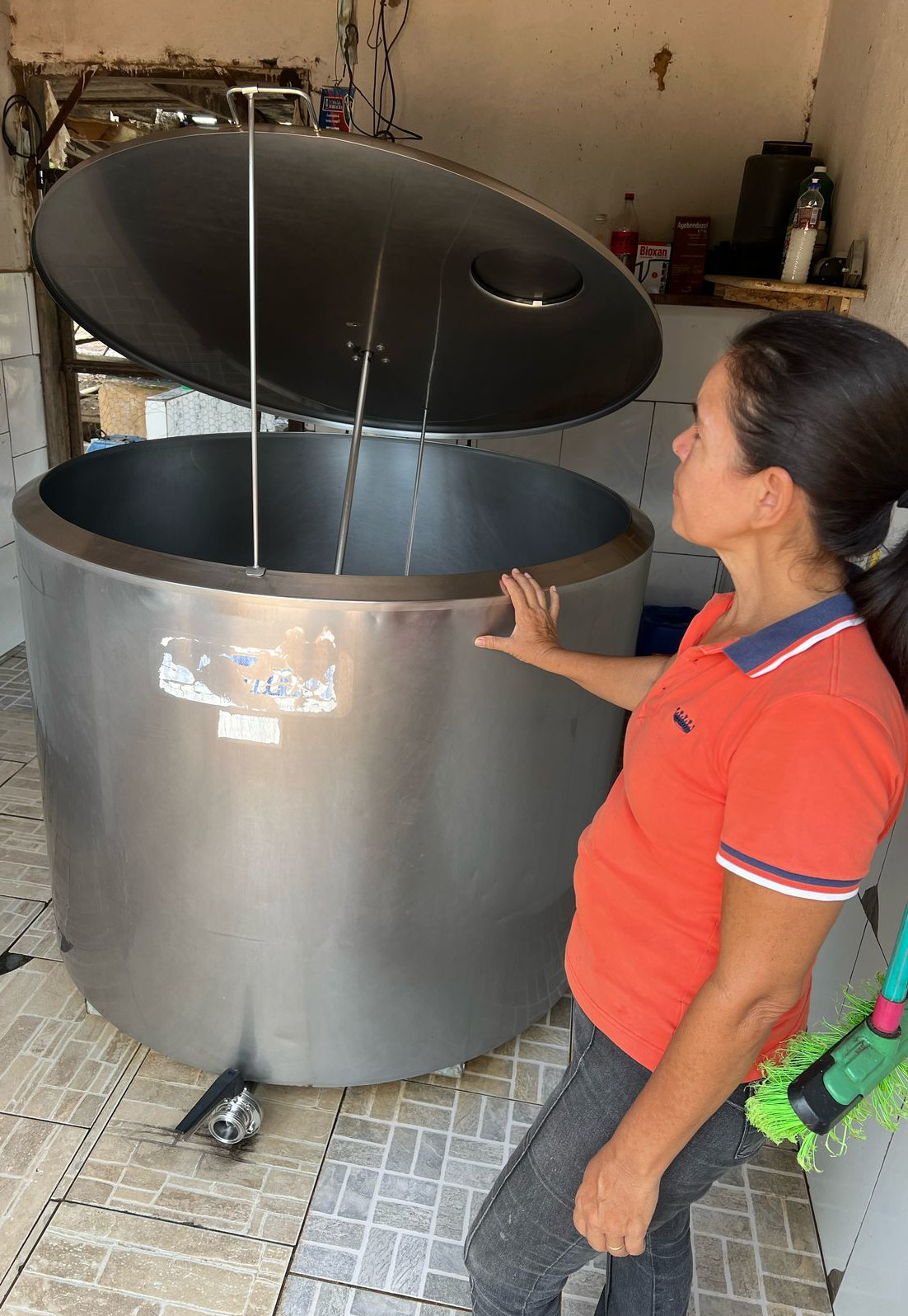 Isbeldia Moura explica a produção de iogurte